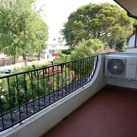 Vintage-modern Gem With Private Garden Villa