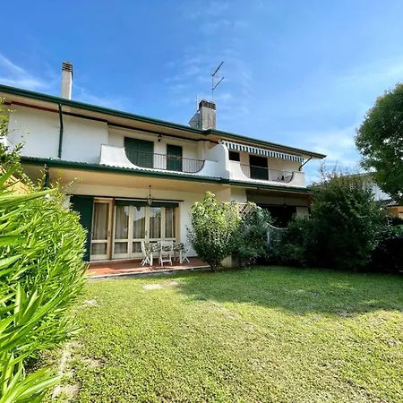 Vintage-modern Gem With Private Garden